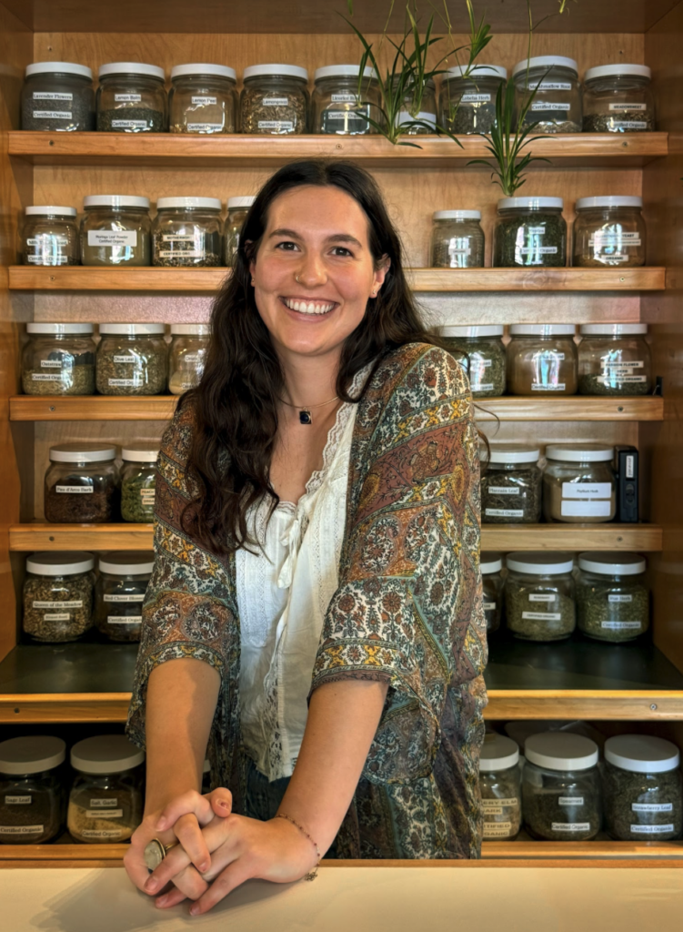 Rylee Marry. Clinical Herbalist. Herbal Medicine